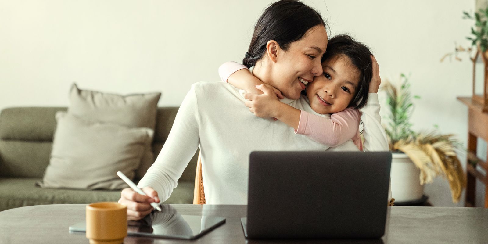 How Freelancing Moms Do It All: A Guide to Mastering Work and Family Life